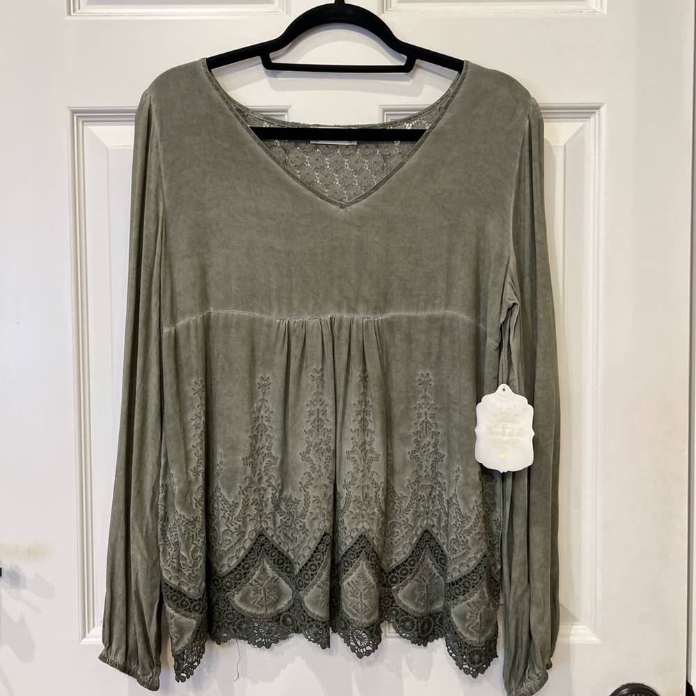 Brand new Altar’d State Blouse.  Size Medium and absolutely beautiful!